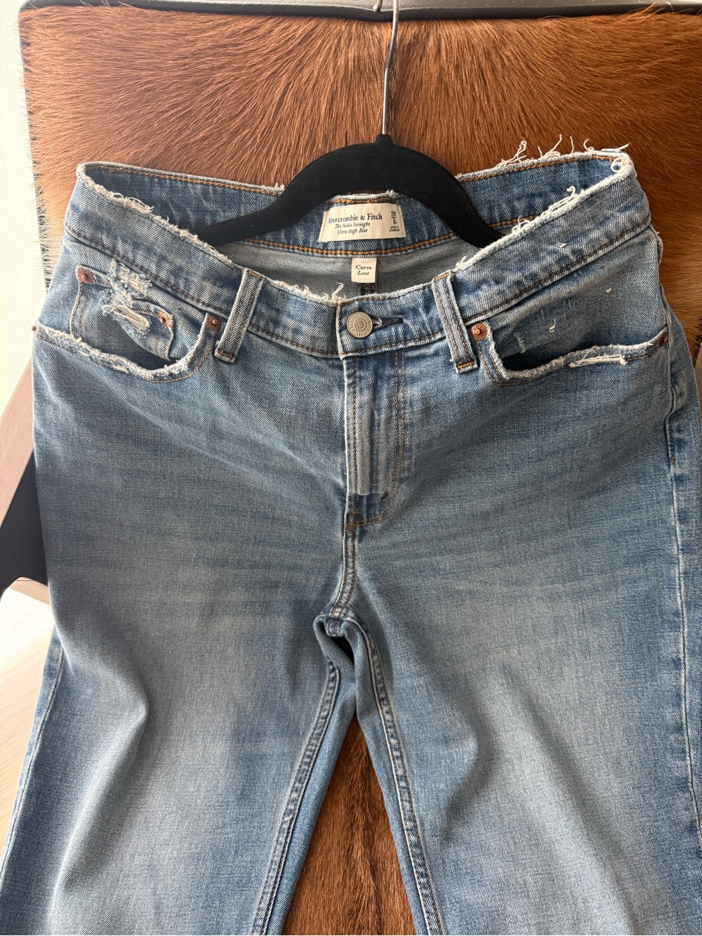 Abercrombie & Fitch - Ankle Straight Ultra High Rise in Curve Love